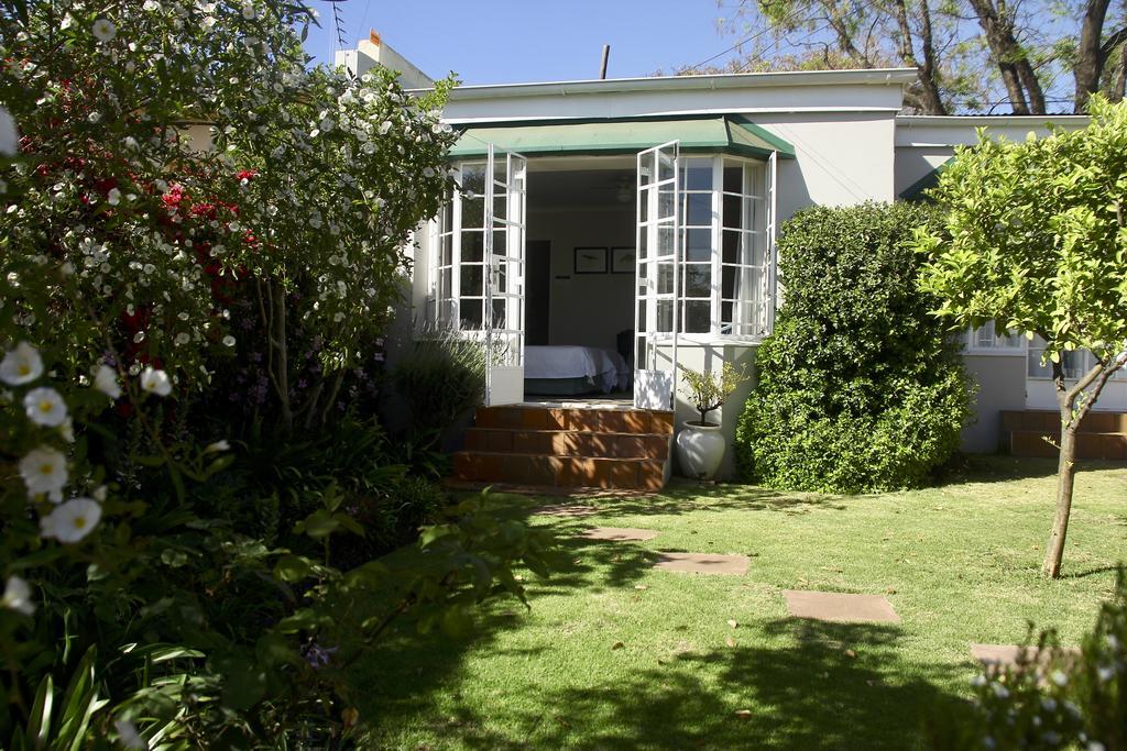 Melville Manor Guest House Йоханесбург Екстериор снимка
