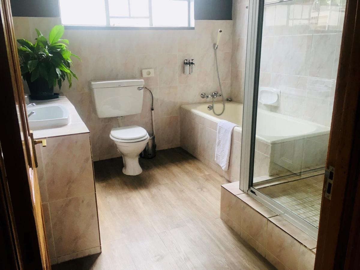 Melville Manor Guest House Йоханесбург Екстериор снимка